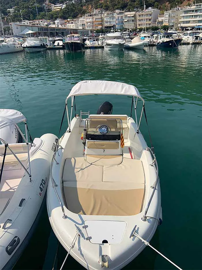 Mani Rent Boats exterior de barco
